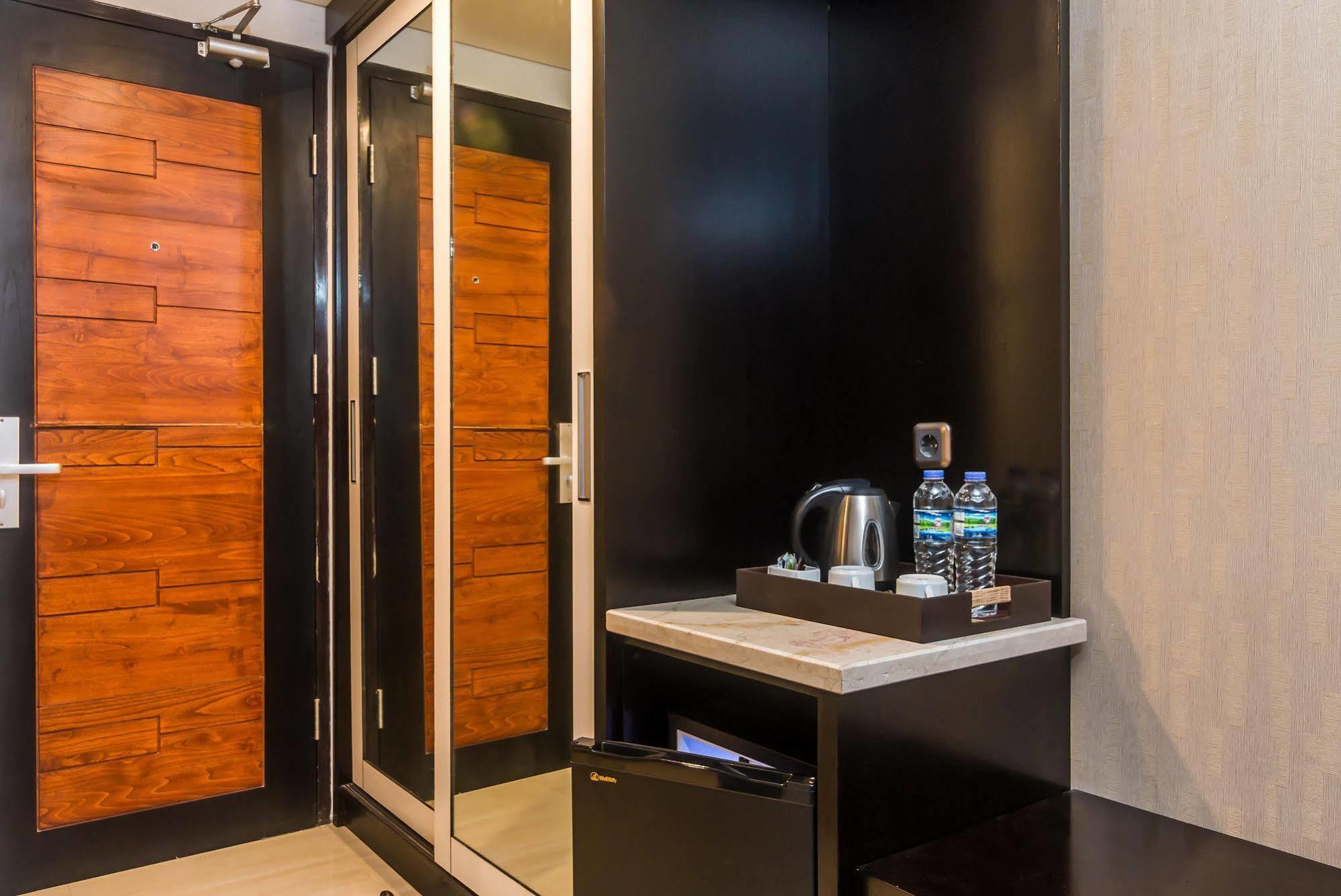 Zen Rooms Denpasar Marlboro Екстер'єр фото